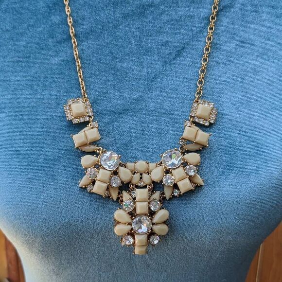 Kate Spade Turn Heads Blush Bib Statement Necklace - Picture 4 of 7